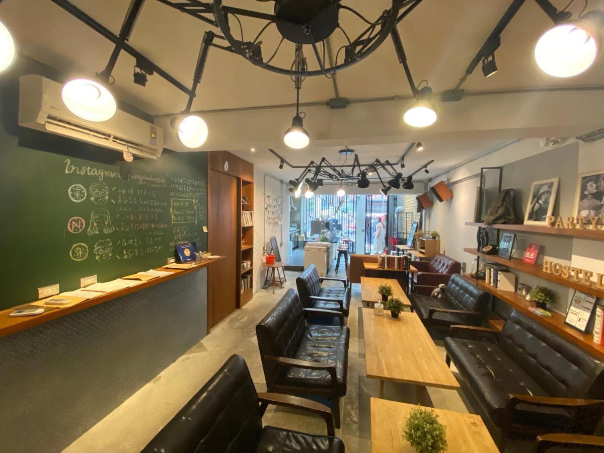 Fengjia Living Lab Hostel Taichung Exterior foto