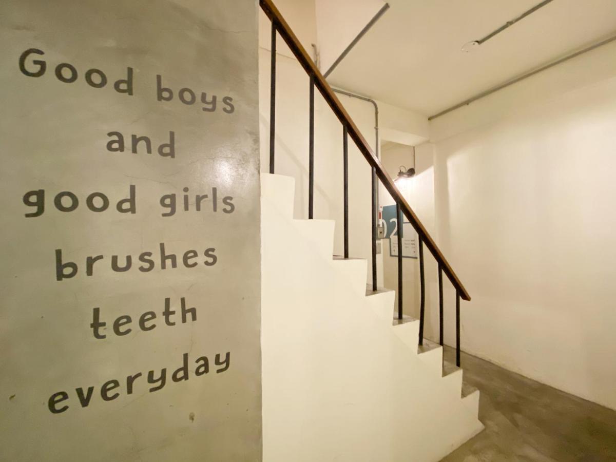 Fengjia Living Lab Hostel Taichung Exterior foto